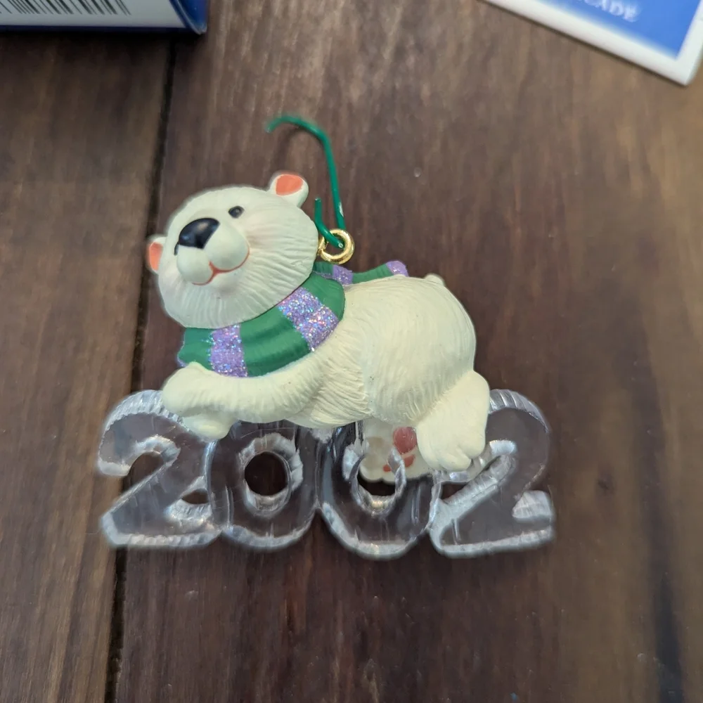 2002 Hallmark Keepsake Cool Decade Polar Bear 3rd‎ in Series Ornament Open Box